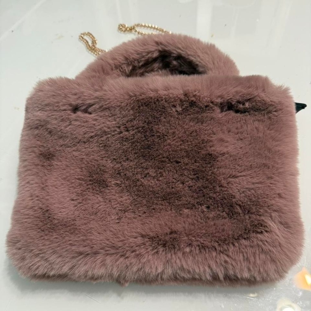 💕 Express "EIN" Blush Faux Fur Shoulder Bag with‎ Gold Chain